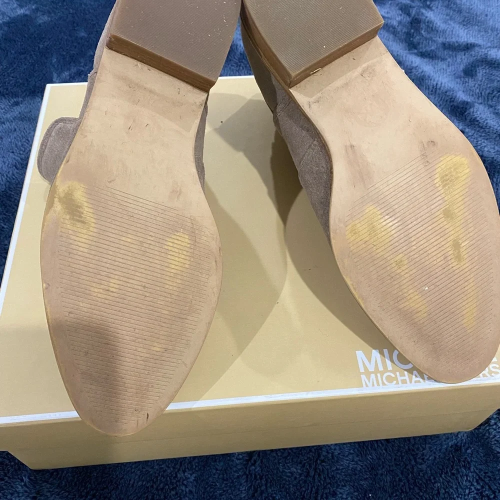 ⭐️PRICE⬇️  
Michael Kors - Khaki Salem Bootie - 7M - Picture 4 of 10